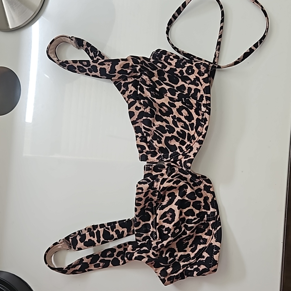 Victoria's secret wired Lined  bikini top new